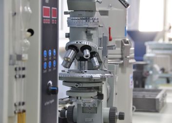 ШУТИС-д барилгын хог хаягдал дахин боловсруулах  тоног төхөөрөмж хүлээлгэн өглөө