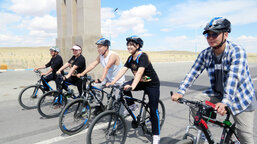 Бүгд залуусын төлөө, Залуус бүгдийн төлөө 