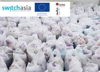 COVID-19 цар тахлын нөлөөнд өртсөн эмзэг бүлгийн хүмүүст тусламжийн багц хүлээлгэн өглөө