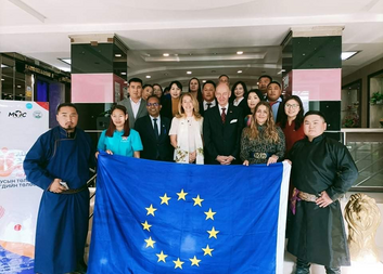 Европын Холбоо нь залуучуудын төслөөр дамжуулан  залуучууд, залуучуудын ИНБ-уудыг дэмжиж байна