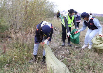Дэлхийн цэвэрлэгээний өдрөөр Сэлбэ голын эрэг орчмын 5 км газрыг цэвэрлэж 8100 кг хог түүлээ.